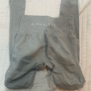 Alphalete Aero leggings color cloud grey size medium